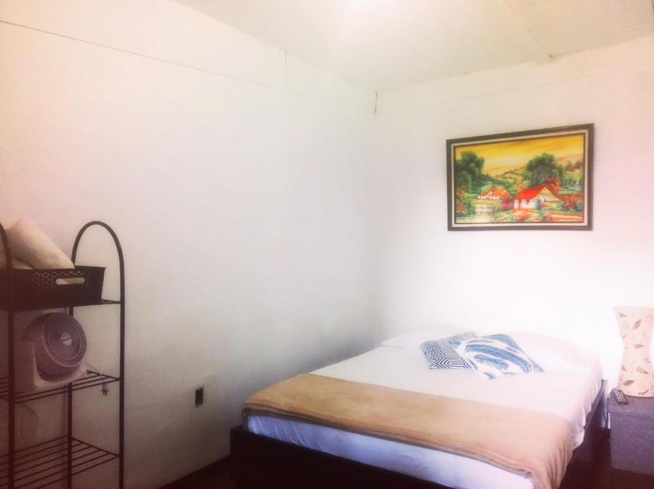 Hostel Trotamundos Alajuela Exteriör bild