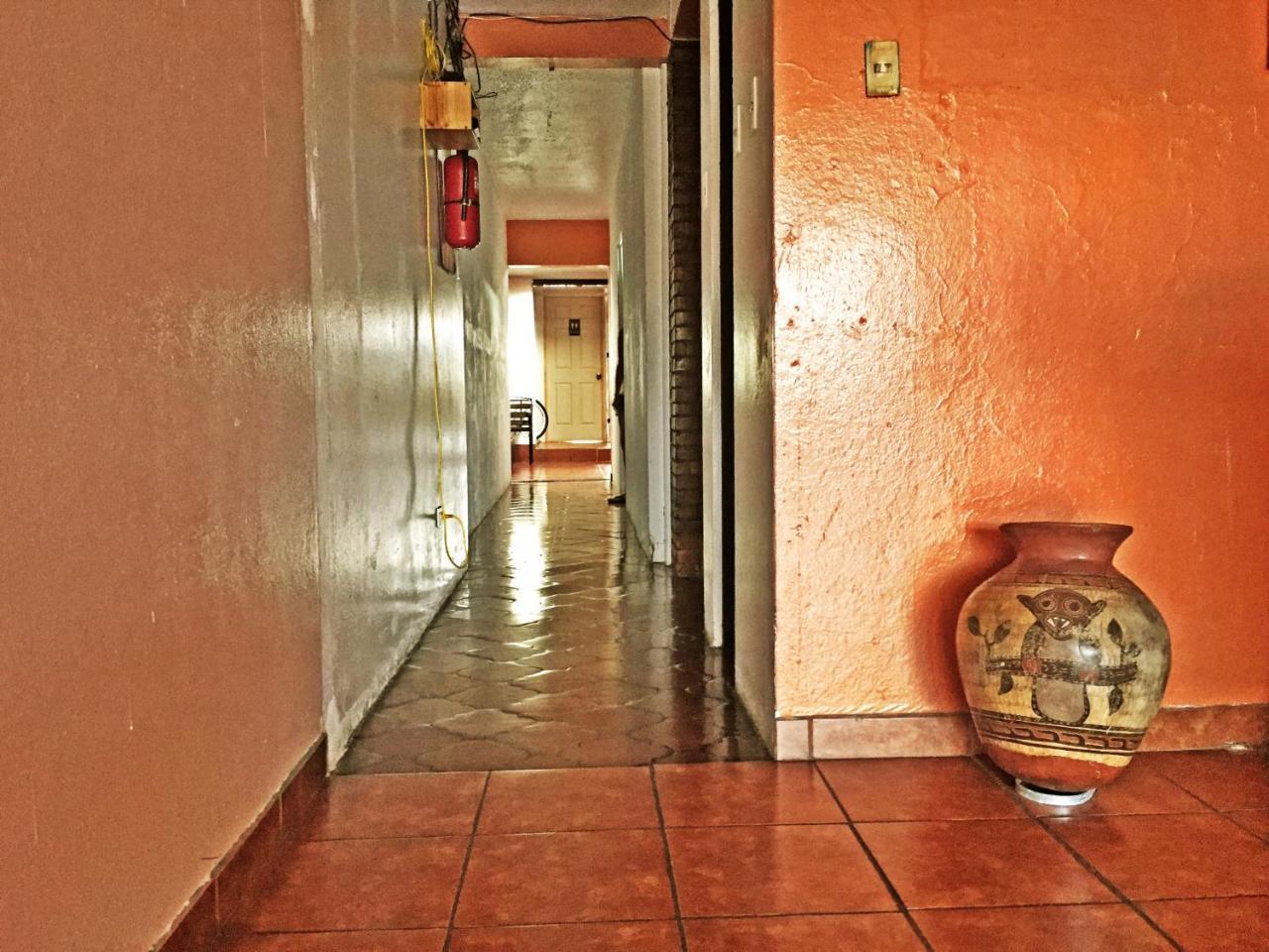 Hostel Trotamundos Alajuela Exteriör bild